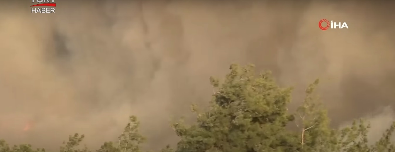 Φωτιά στην Τουρκία: Άνοιξε ξανά το στενό στα Δαρδανέλια