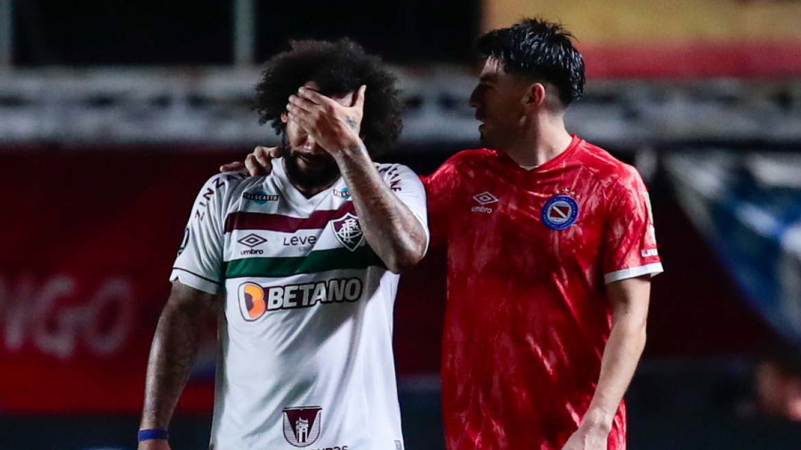 Μαρσέλο: Εσπασε στα δύο το πόδι αντιπάλου και αποβλήθηκε δακρυσμένος (Video)