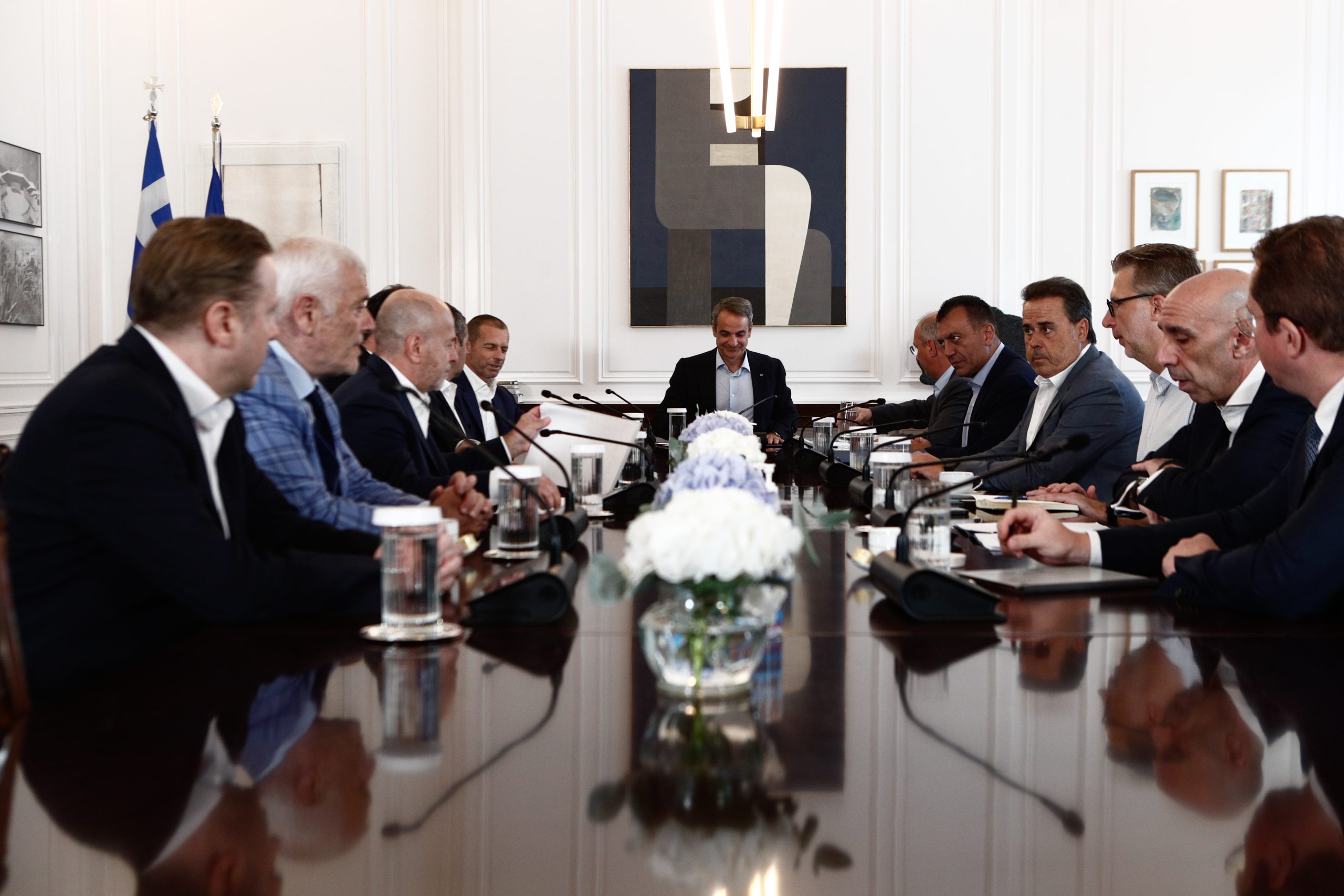Ολοκληρώθηκε η σύσκεψη Κ. Μητσοτάκη με τον πρόεδρο της ΟΥΕΦΑ και τους εκπροσώπους του Big-4 στο Μαξίμου