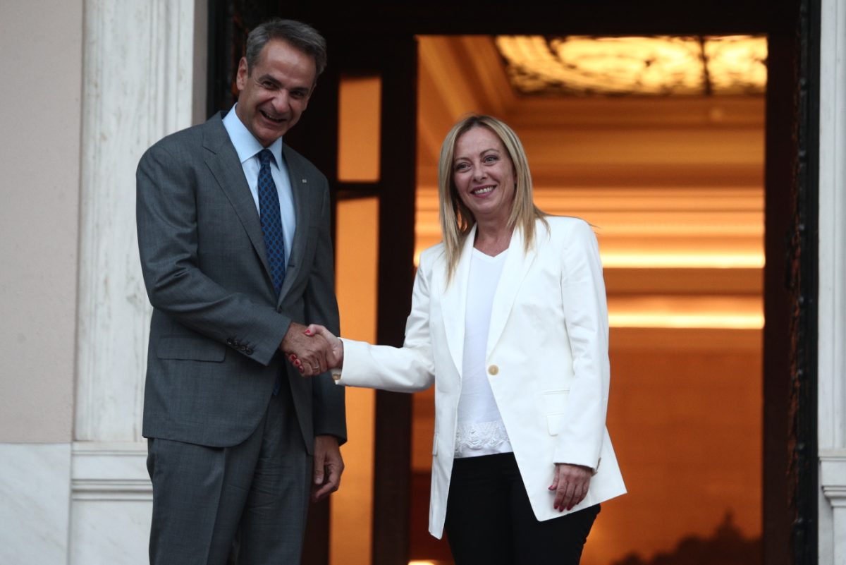 Δείπνο εργασίας Κ. Μητσοτάκη – Τ. Μελόνι στο Μέγαρο Μαξίμου