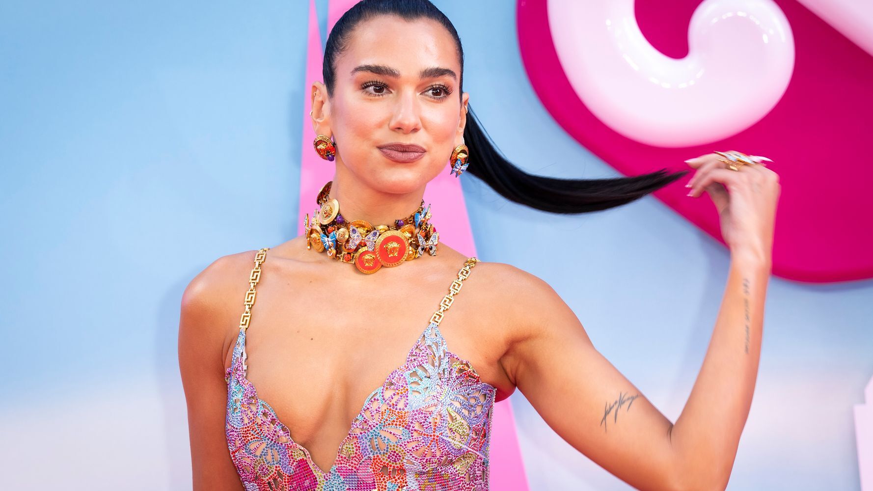 Ντούα Λίπα: Προκλητική εμφάνιση στην Ίμπιζα με διάφανο φόρεμα