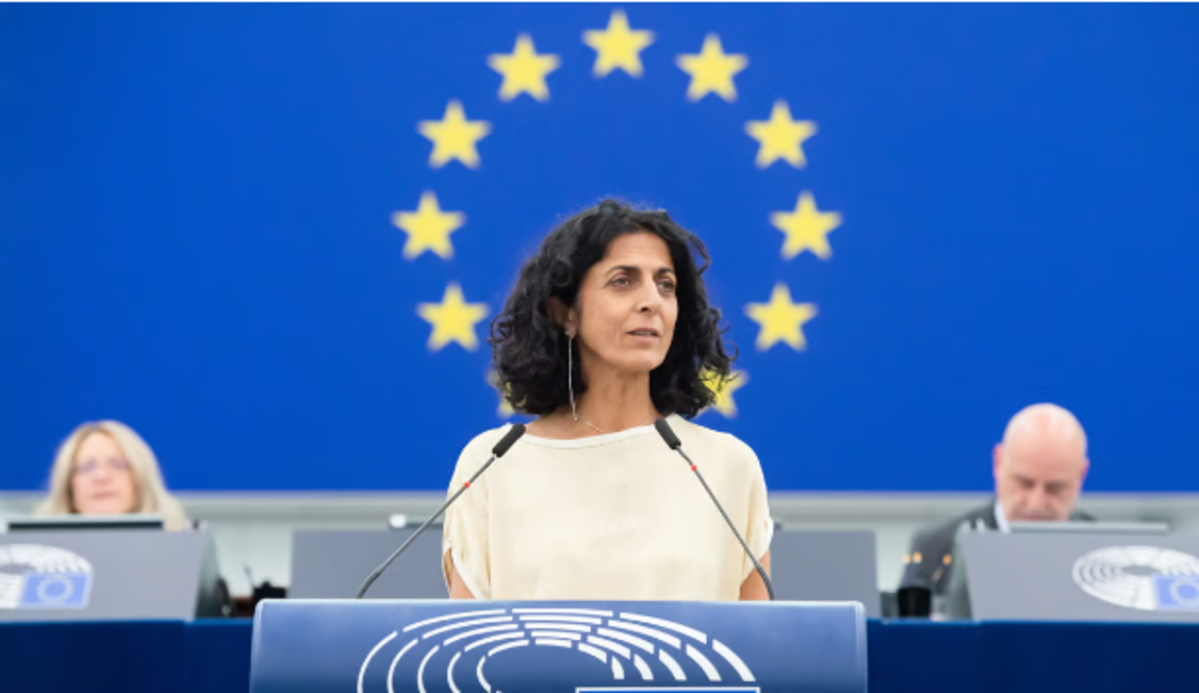 Qatargate: Πάνω από 280.000 ευρώ μετρητά εντοπίστηκαν στο σπίτι του γιου της Μαρί Αρένα