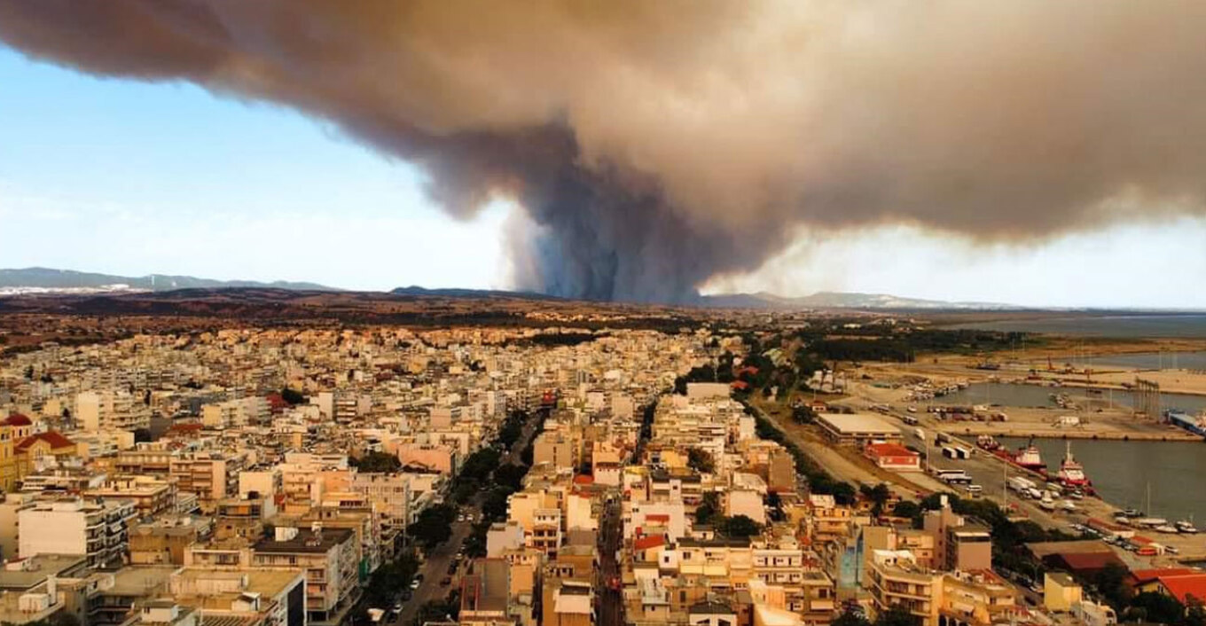 Φωτιά στην Αλεξανδρούπολη: Κάηκαν σπίτια και αυτοκίνητα, ανεξέλεγκτο το πύρινο μέτωπο! (Video)