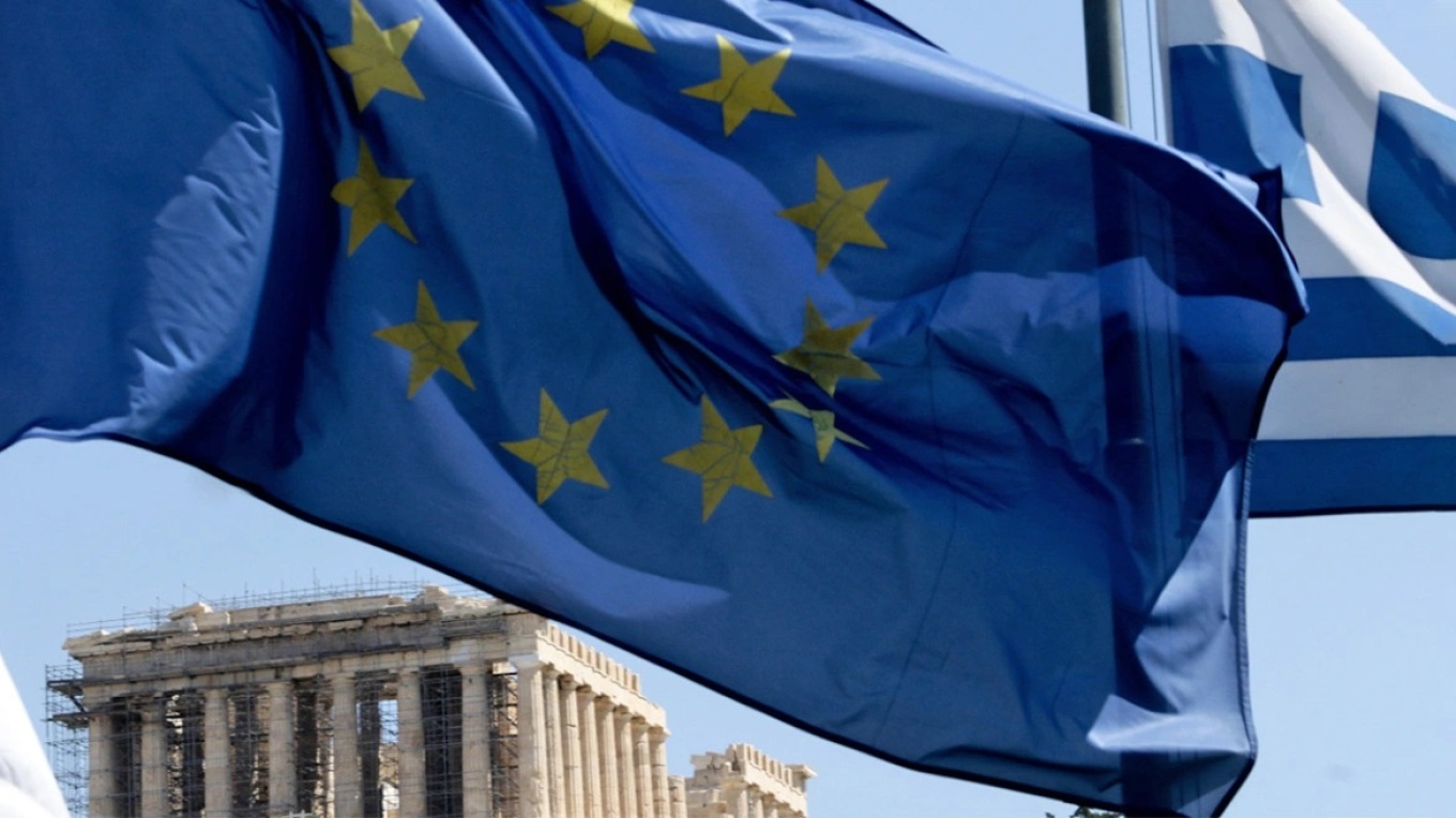 Bloomberg: Η Ελλάδα επέστρεψε στην «ελίτ της επενδυτικής βαθμίδας»