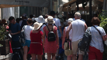 Κορονοϊός: 39 νεκροί και «άφιξη» της Pirola στην Ελλάδα – Αυξήθηκαν οι εισαγωγές