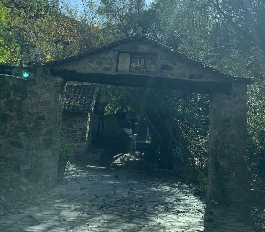 Χαλκιδική: Μετέτρεψαν κηρυγμένο μνημείο της Unesco σε… κλαμπ στη Σιθωνία (ΦΩΤΟ)