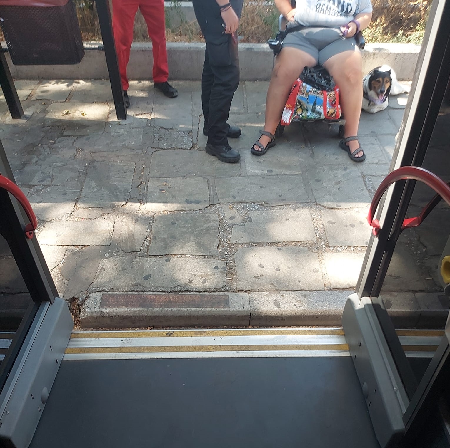 Θεσσαλονίκη: Λεωφορεία με χαλασμένες ράμπες – Ένα ακόμη εμπόδιo για τα άτομα με αναπηρία