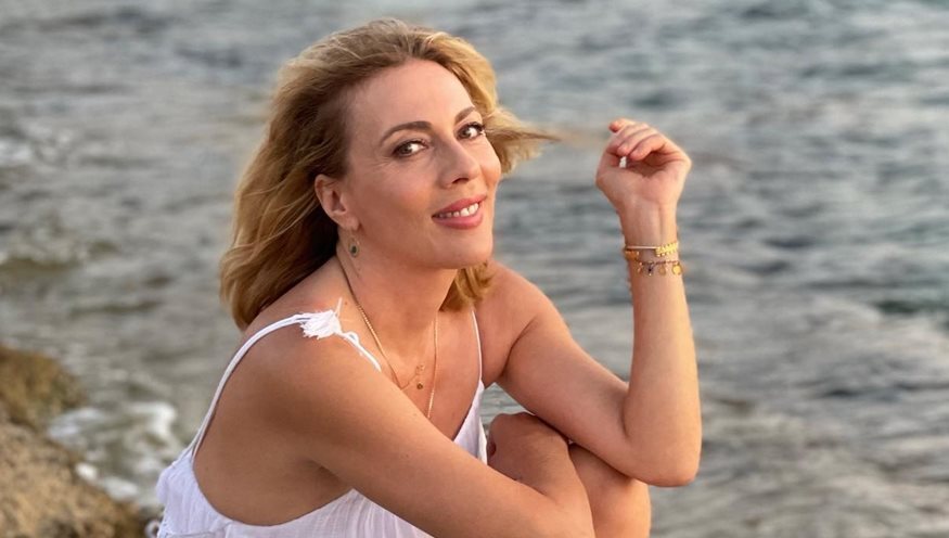 Η Σμαράγδα Καρύδη σε ξέγνοιαστες καλοκαιρινές στιγμές