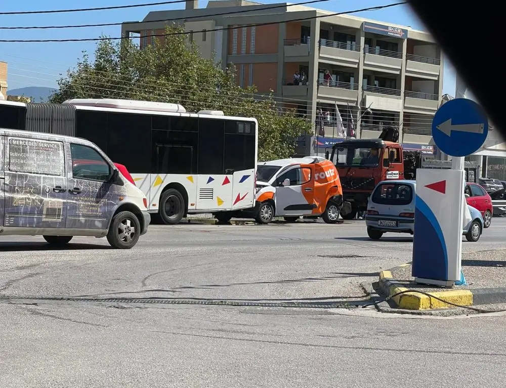 Τροχαίο ατύχημα στη Θεσσαλονίκη – Ένας τραυματίας (ΦΩΤΟ)