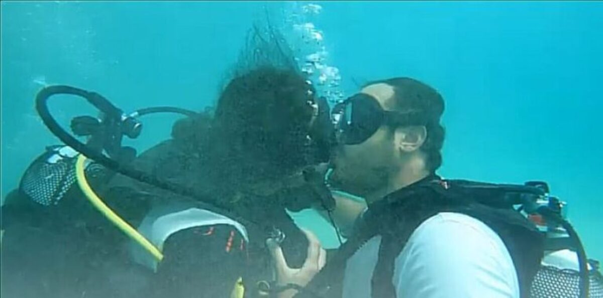 Ζευγάρι από τη Θεσσαλονίκη αντάλλαξε όρκους παντοτινής αγάπης στον βυθό της Αλοννήσου