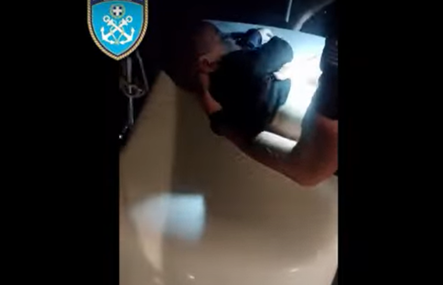 Αξιωματικοί του Λιμενικού κάνουν ΚΑΡΠΑ κι επαναφέρουν στη ζωή βρέφος στη Σάμο (Video)