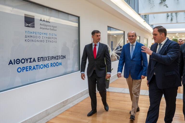 Τα νέα ηλεκτρονικά «όπλα» του Χατζηδάκη και η απάντηση σε όσους λένε «τα έχουμε ξανακούσει»