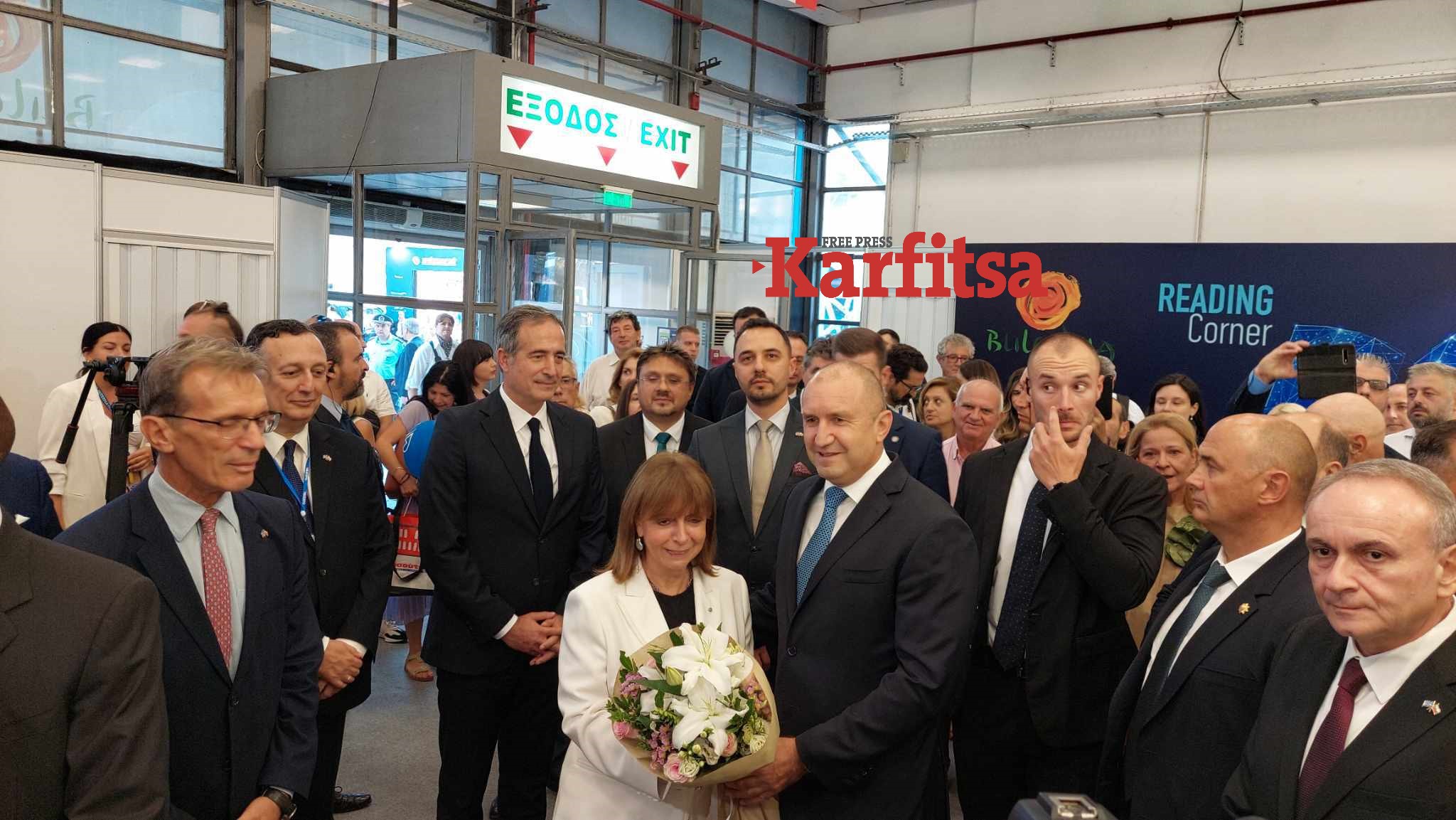 Θεσσαλονίκη: Στη ΔΕΘ η Κ. Σακελλαροπούλου – Της προσφέρε ανθοδέσμη ο πρόεδρος της Βουλγαρίας (ΦΩΤΟ)