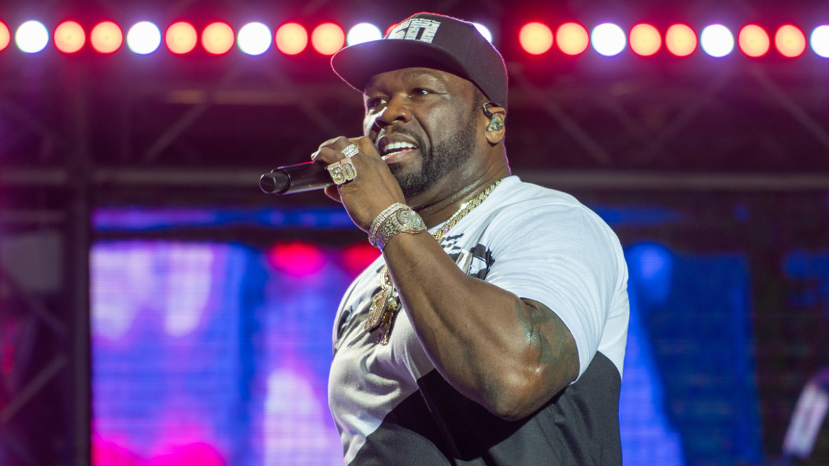 Ο 50 Cent τραυμάτισε σοβαρά θαυμάστρια πετώντας μικρόφωνο (Video)