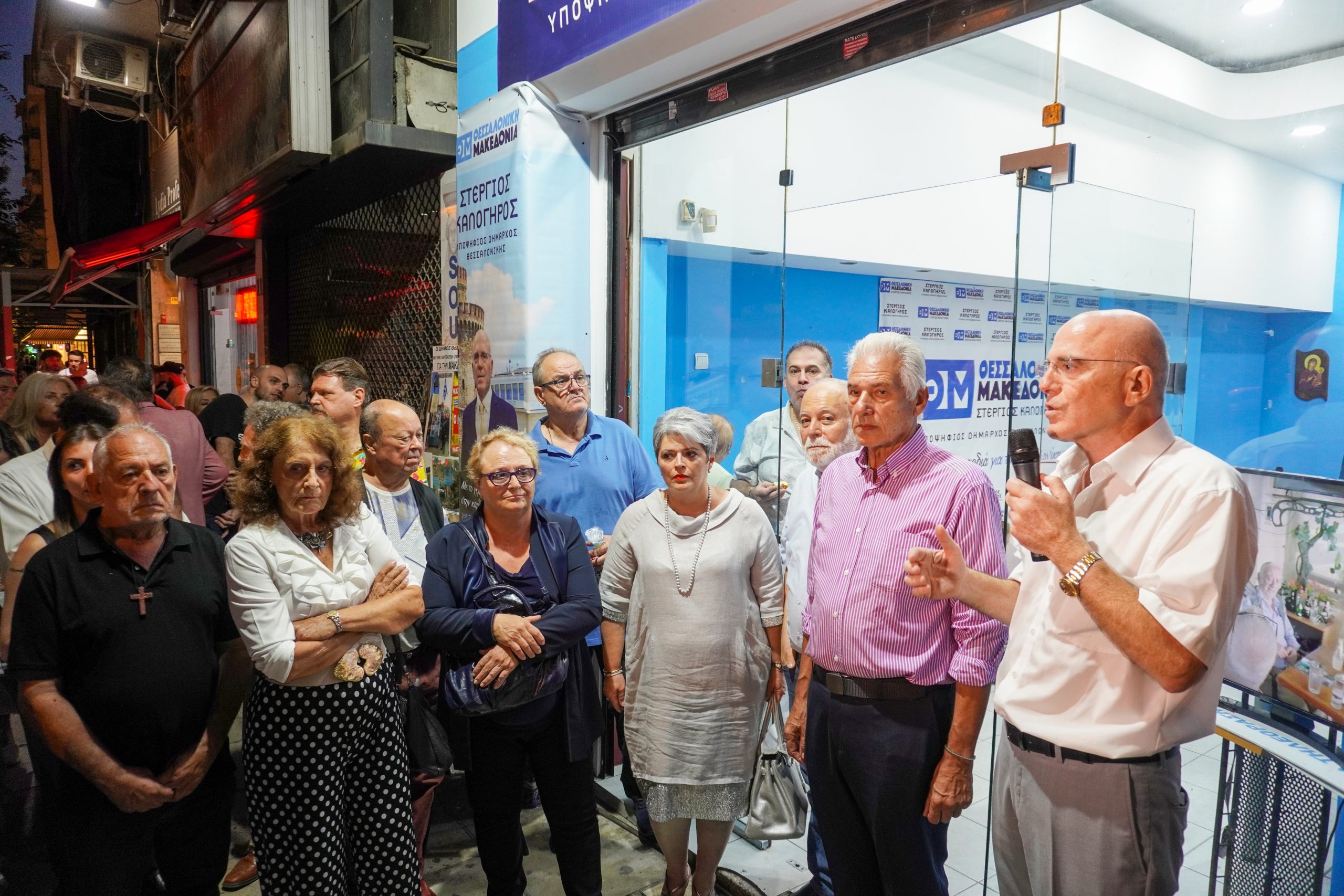Θεσσαλονίκη: Πλήθος κόσμου στον αγιασμό του εκλογικού κέντρου της δημοτικής παράταξης του Στέργιου Kαλόγηρου