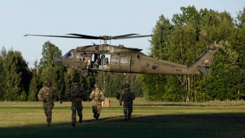 Στην Αλεξάνδρεια Ημαθίας τα αμερικανικά ελικόπτερα μετά τις πλημμύρες στο Στεφανοβίκειο