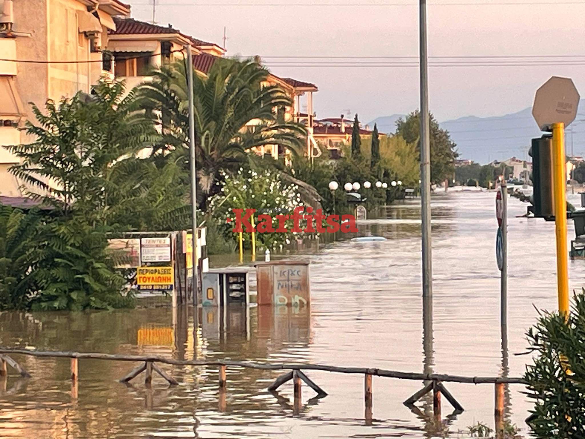 Συνεχίζονται οι απεγκλωβίσεις των κατοίκων στη Λάρισα