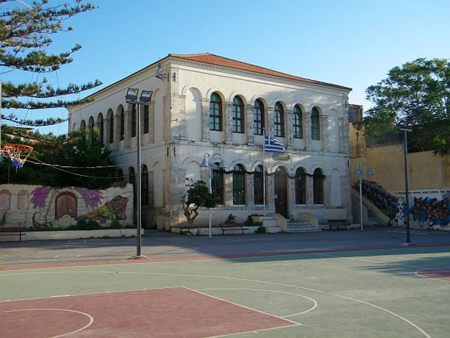 Ξυλοδαρμός 13χρονου μαθητή μέσα σε σχολείο – «Φώναζαν “σκότωσέ τον”» (Video)