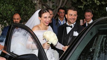 Γιώργος Αγγελόπουλος: Έντονη φόρτιση στη δεξίωση του γάμου του μιλώντας για τη μητέρα του