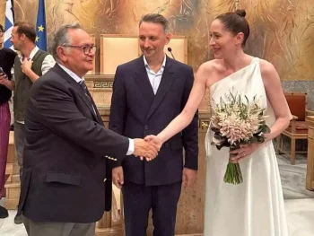 Κόρα Καρβούνη: Παντρεύτηκε τον επί χρόνια σύντροφό της, Παναγιώτη Γαλανό (ΦΩΤΟ)