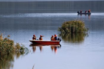 Λίμνη Κάρλα: Βρέθηκε η βάρκα του αγνοούμενου ψαρά – Συνεχίζονται οι έρευνες για τον εντοπισμό του