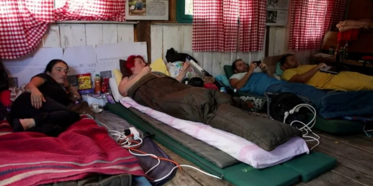 Διαγωνισμός τεμπελιάς στο Μαυροβούνιο: Ξαπλωμένοι για περισσότερες από 800 ώρες – 1.000 ευρώ το έπαθλο (Video)