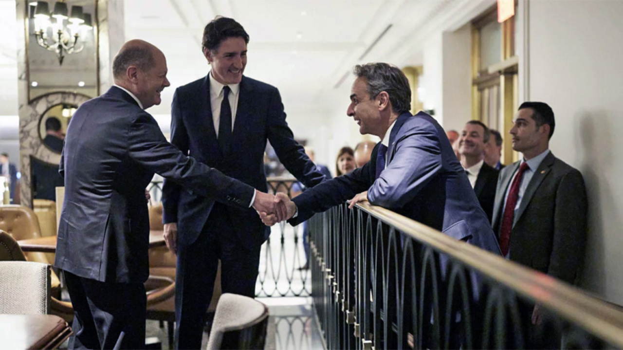 Θερμό τετ α τετ είχε ο Κυριάκος Μητσοτάκης με τον Όλαφ Σολτς και τον Τριντό