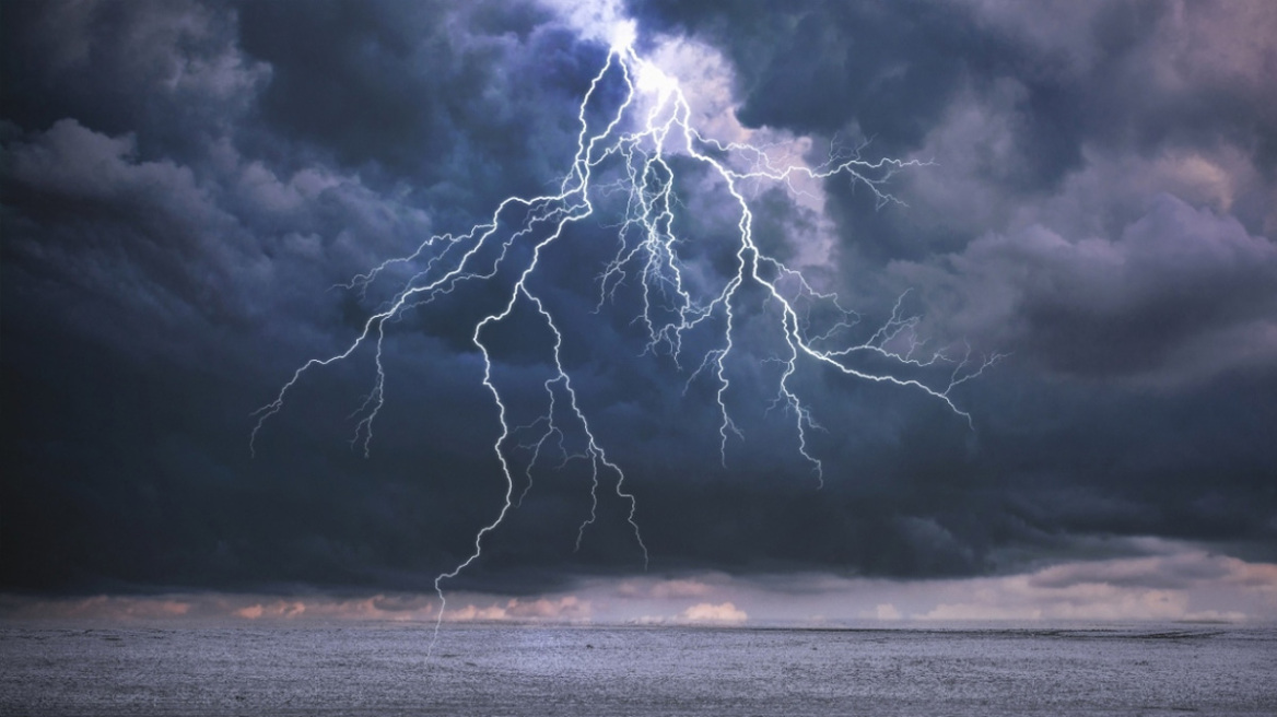 Kακοκαιρία Daniel: Πάνω από 7.000 κεραυνοί και 103 χιλιοστά βροχής στη Ζαγορά Πηλίου