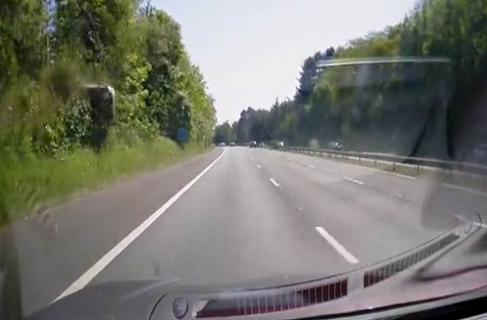 Τρομακτικό τροχαίο με… τούμπες στον αέρα (Video)