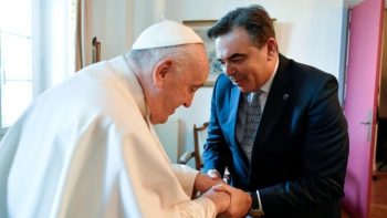 Το μεταναστευτικό και η Μεσόγειος στο επίκεντρο της συνάντησης Σχοινά με τον Πάπα Φραγκίσκο στη Μασσαλία