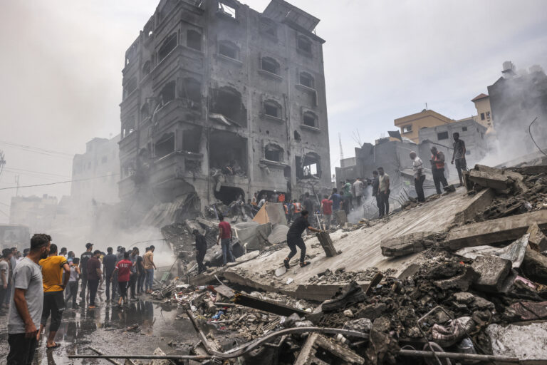 Ισραήλ: Συνεχίζονται οι πυραυλικές επιθέσεις – Διακόπτεται η υδροδότηση της Γάζας μετά τη διαταγή για πλήρη αποκλεισμό