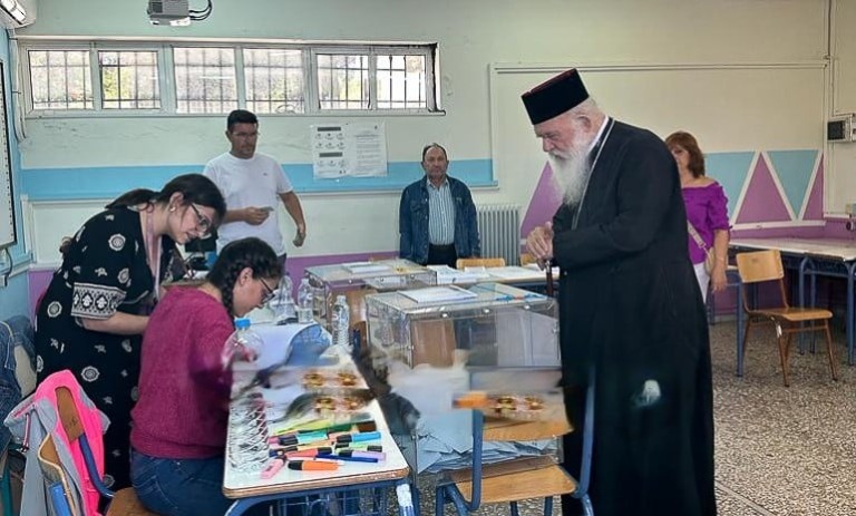Ψήφισε ο Αρχιεπίσκοπος Ιερώνυμος (ΦΩΤΟ)