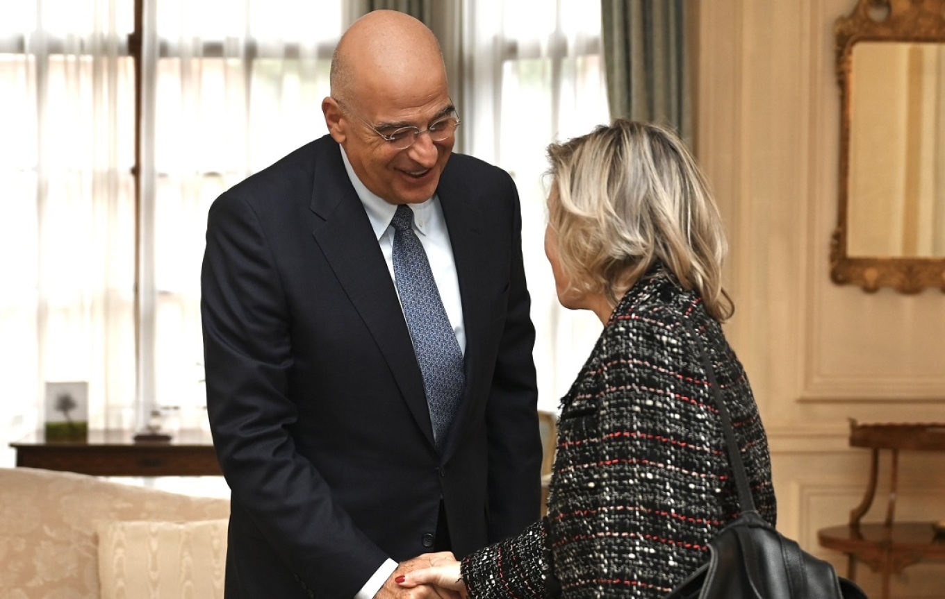 Στο Λονδίνο ο Ν. Δένδιας – Συνάντηση με την αρμόδια των Φιλελεύθερων Δημοκρατών στη Βουλή των Λόρδων για θέματα Άμυνας