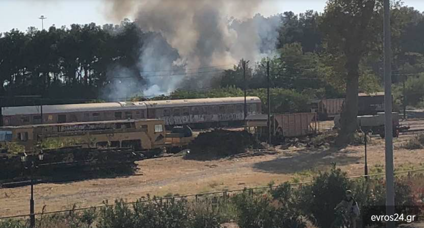 Σε εξέλιξη φωτιά στην Αλεξανδρούπολη κοντά στο εμβληματικό κτίριο του Γαλλικού Σταθμού