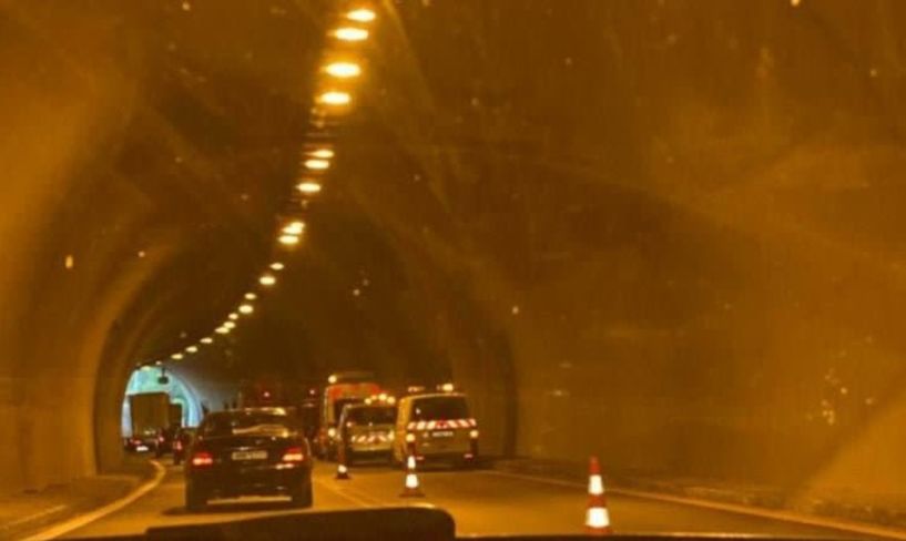 Βέροια: Φωτιά σε φορτηγό σε σήραγγα της Εγνατίας Οδού – Διεκόπη η κυκλοφορία