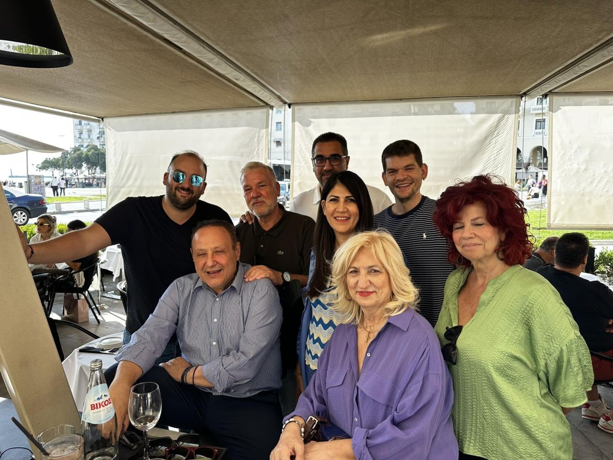 Οι χαλαρές βόλτες Αγγελούδη λίγο πριν την κάλπη