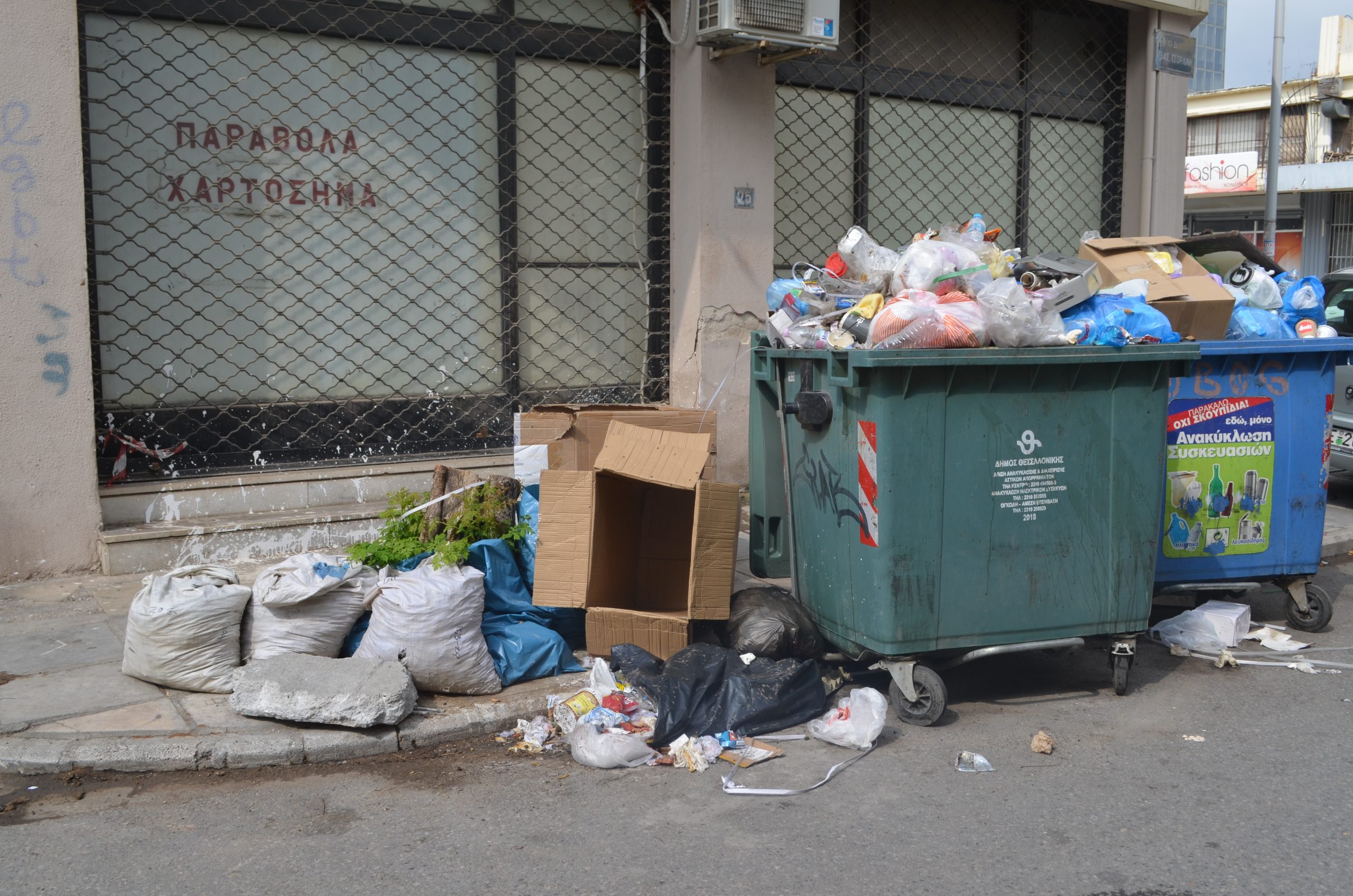 Θεσσαλονίκη: Σε πλήρη εγκατάλειψη η οδός Γιαννιτσών