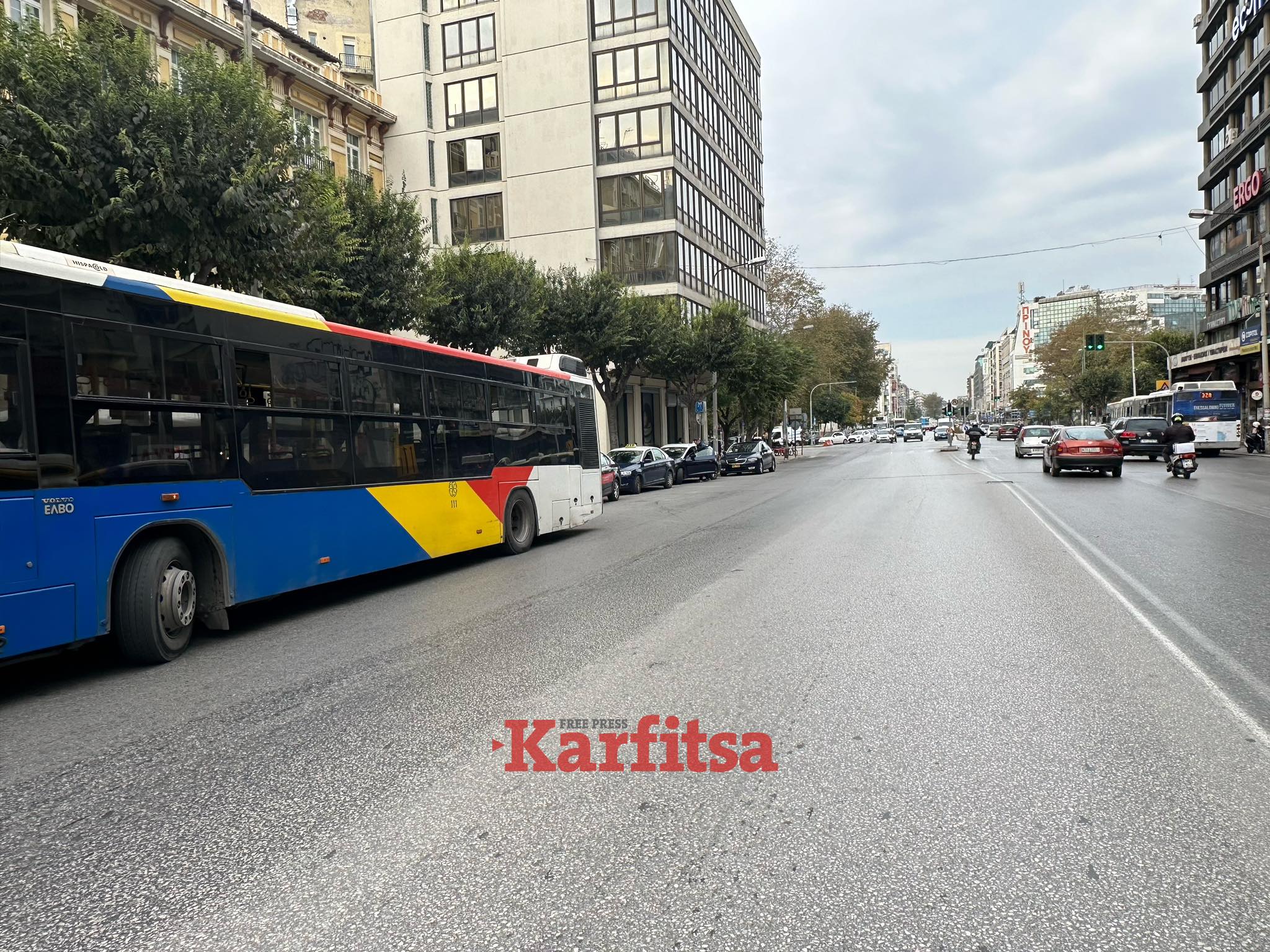 Θεσσαλονίκη: «Έμεινε» λεωφορείο του ΟΑΣΘ στην Εγνατία (ΦΩΤΟ)