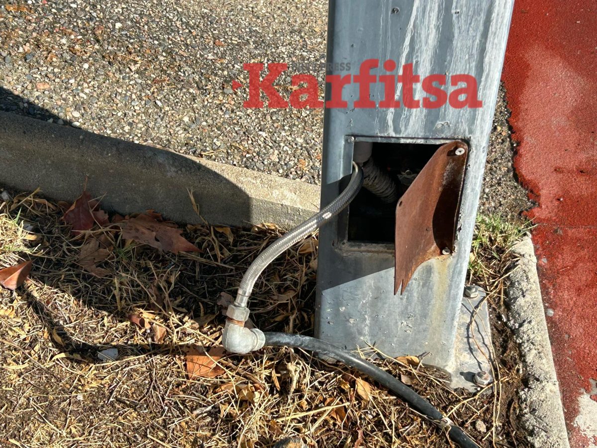 Θεσσαλονίκη: Φρεάτια «παγίδες» και στόχοι βανδαλισμών οι κολώνες φωτισμού στον Εύοσμο (ΦΩΤΟ)