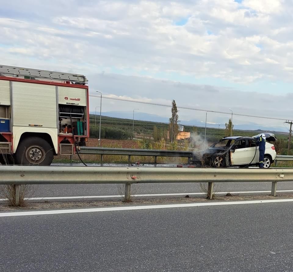 Στις φλόγες εν κινήσει αυτοκίνητο στη Χαλκιδική (ΦΩΤΟ)
