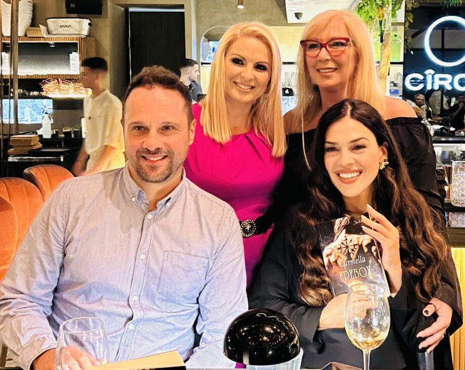 H συγγραφέας Καρμέλα Κατσαμένη αφηγήθηκε τον βιασμό της για πρώτη φορά στην παρουσίαση του βιβλίου της