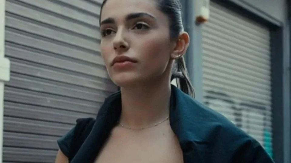 Η γη της ελιάς: Η Αριάδνη πιάνει δουλειά στην ταβέρνα του Χρήστου