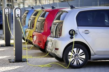 «Κινούμαι Ηλεκτρικά 2»: Παρατείνεται για τέσσερις μήνες η επιδότηση αγοράς οχήματος