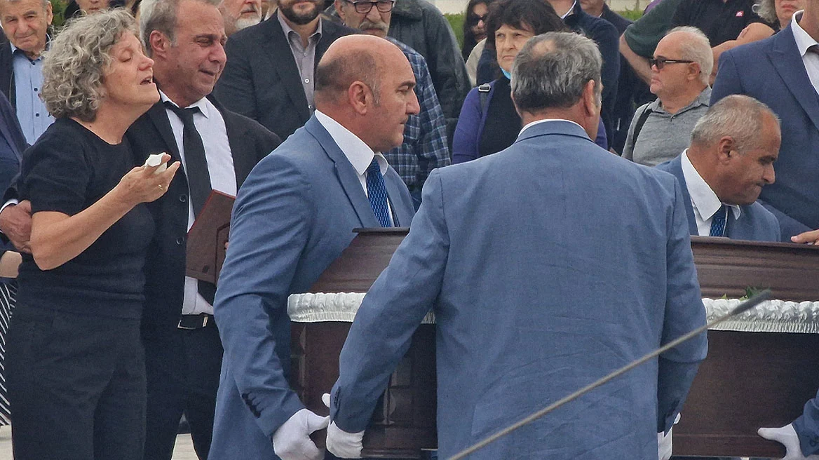 Θεσσαλονίκη: Συγκλόνισε η μητέρα της 40χρονης που σκοτώθηκε στο τροχαίο με λεωφορείο του ΟΑΣΘ – «Μη φεύγεις αγάπη μου, γύρνα σπίτι» (ΦΩΤΟ)