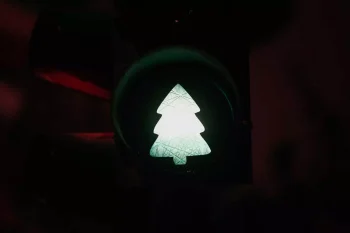 Τα Τρίκαλα έχουν Χριστούγεννα παντού, ακόμα και στα… φανάρια (ΦΩΤΟ+Video)