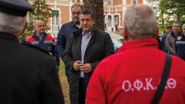Τζιτζικώστας: Παρέδωσε εξοπλισμό εκτάκτων αναγκών σε Πυροσβεστική, ΕΚΑΒ και νοσοκομεία