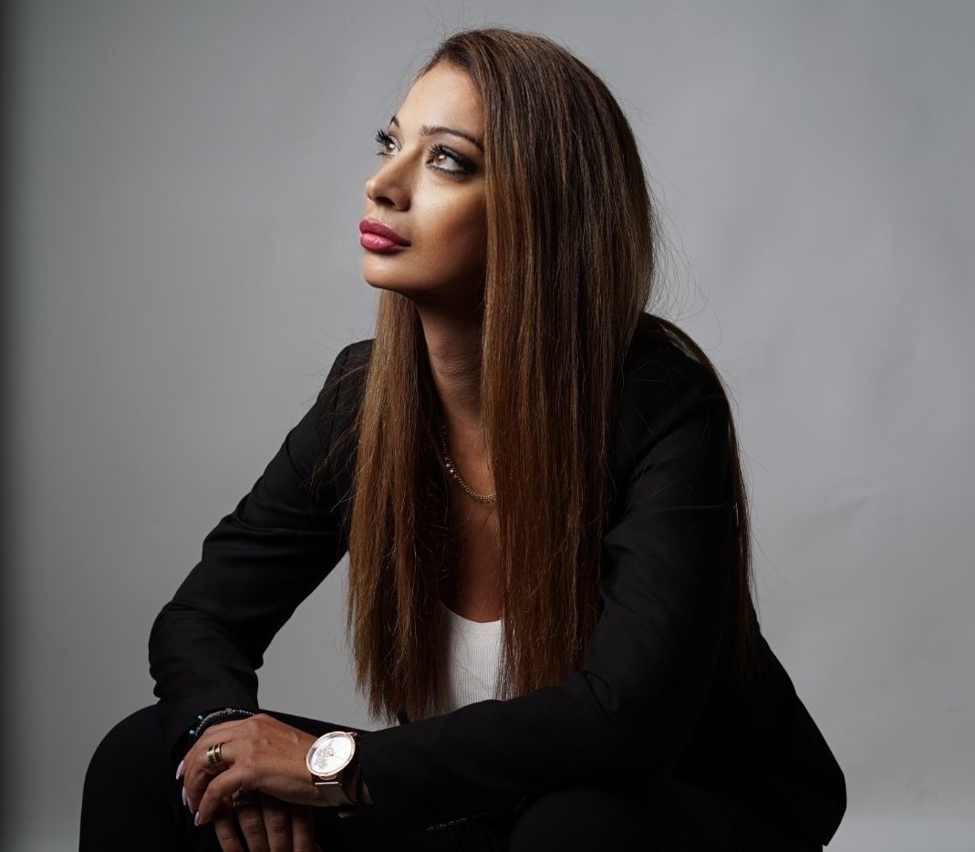 «Ιστορίες με… κάρυ» Έλσα Αγοραστού: Η δημοσιογραφία είναι μια ατέρμονη περιπέτεια