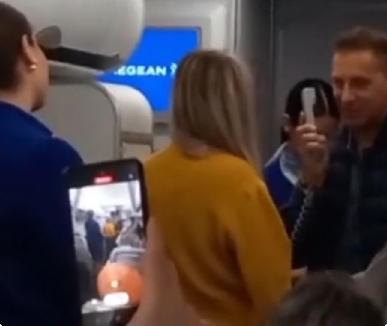 Ιδιαίτερη πρόταση γάμου σε πτήση από Θεσσαλονίκη για Ηράκλειο! (Video)