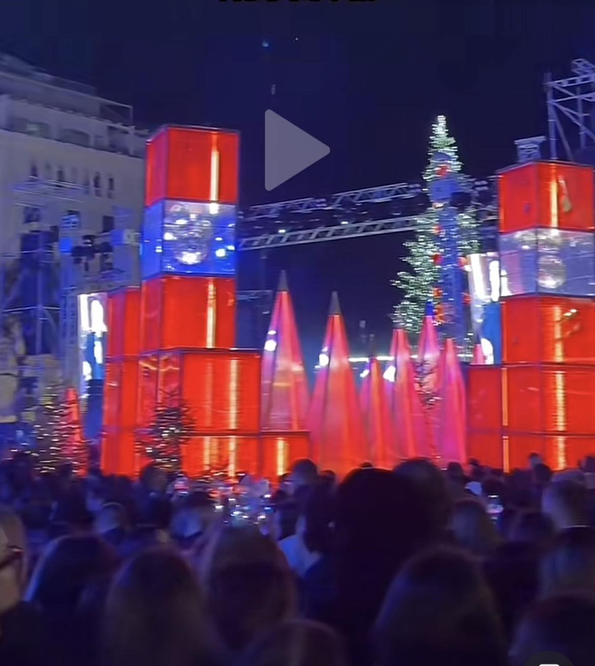 Θεσσαλονίκη: Πήγαν να παρακολουθήσουν το άναμμα του Χριστουγεννιάτικου δέντρου και δεν έβλεπαν λόγω της κακοτεχνίας της πίστας (Video)