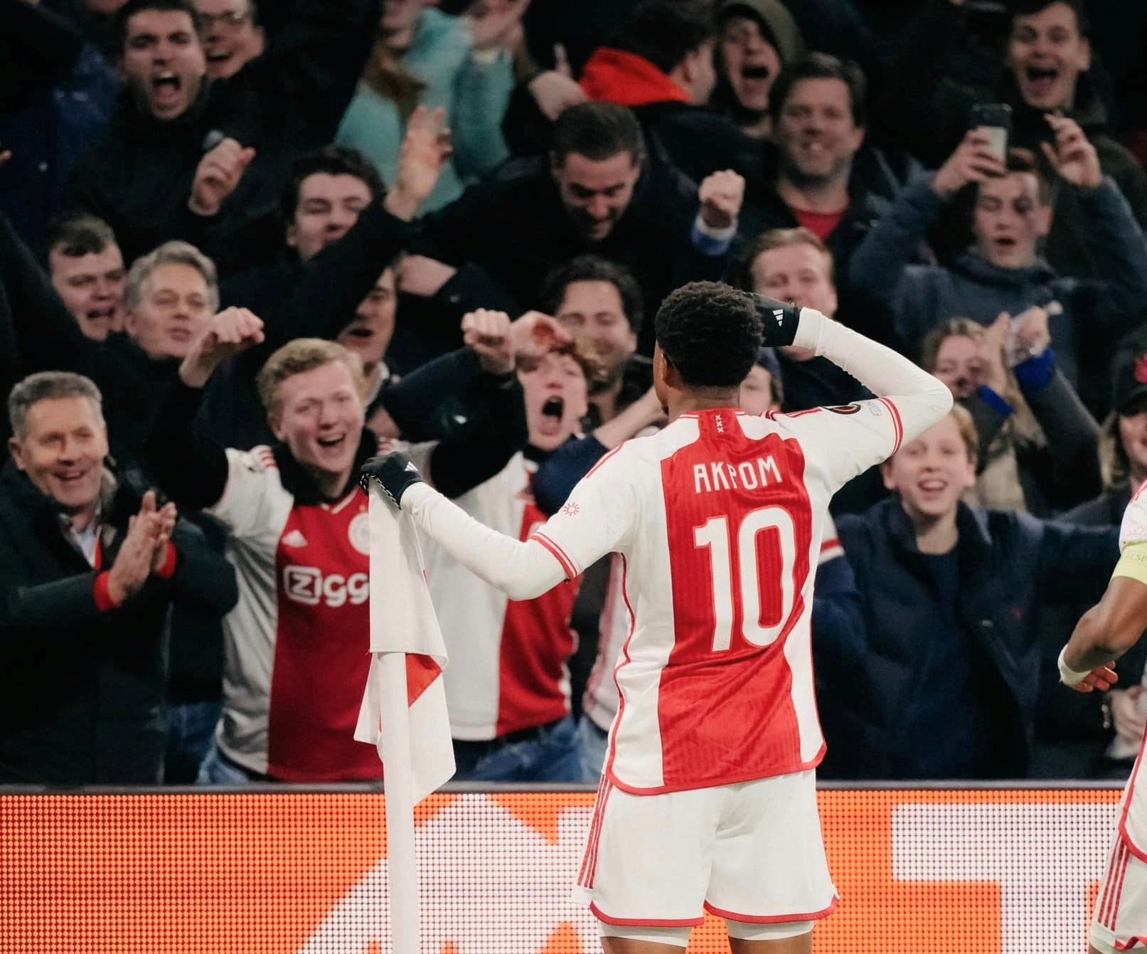 Άγιαξ – ΑΕΚ: Δεύτερο γκολ του Άκπομ, λάθος εκτίμηση του Αθανασιάδη (Video)